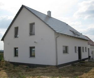 Einfamilienhaus mit Kunststofffenster KF 410 und Rolll„den1